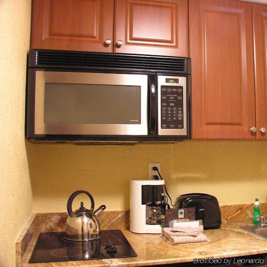 Away Inn Lauderdale-by-the-Sea Bilik gambar